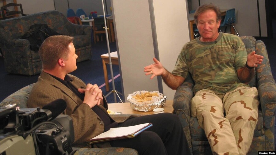 Kane Farabaugh interviewing Robin Williams during his 2002 USO tour
